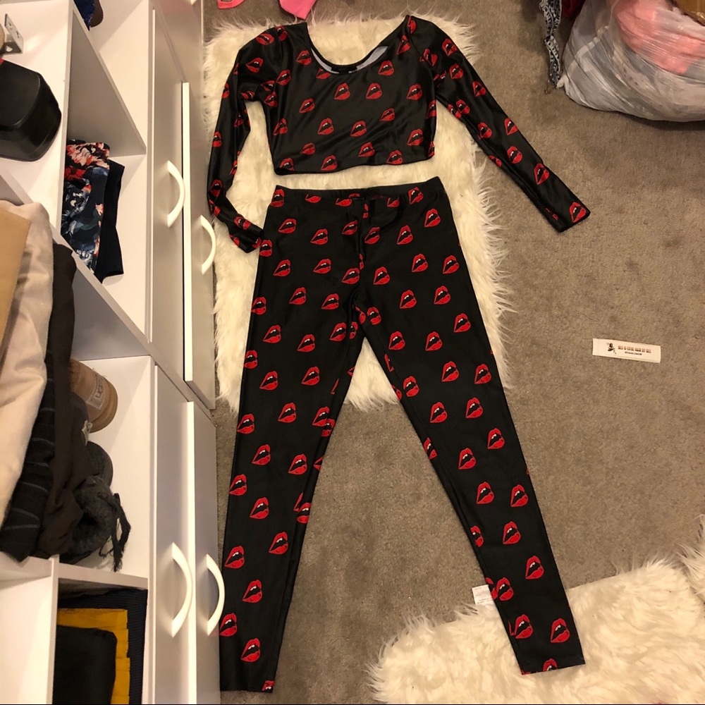 FOREVER21 kisses set (LIKE NEW)